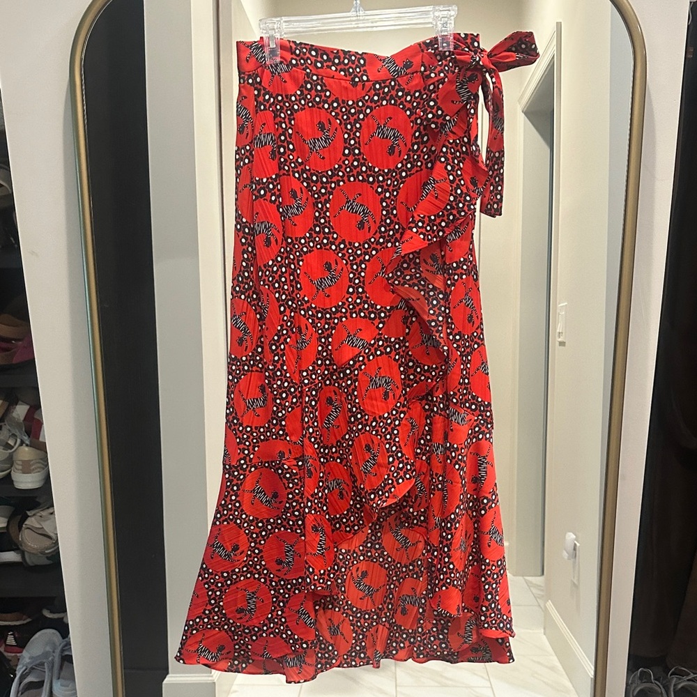 Skirt by Anthropologie
Like new pretty red with dark navy striped cats.